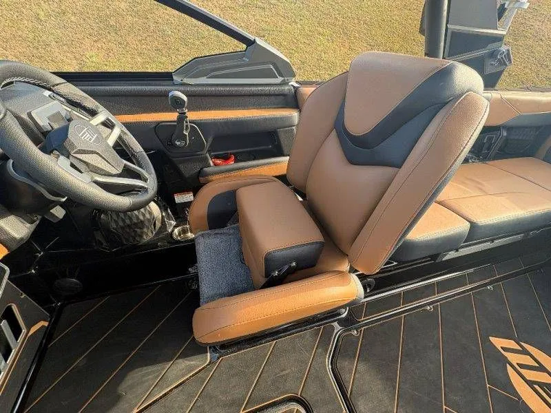 Slide: The Image of Malibu Wakesetter 23 LSV 2026 - 39