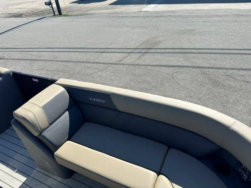 Slide: The Image of Viaggio Lago V22C 2026 - 16