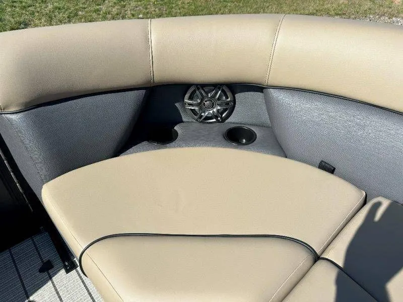 Slide: The Image of Viaggio Lago V22C 2026 - 17