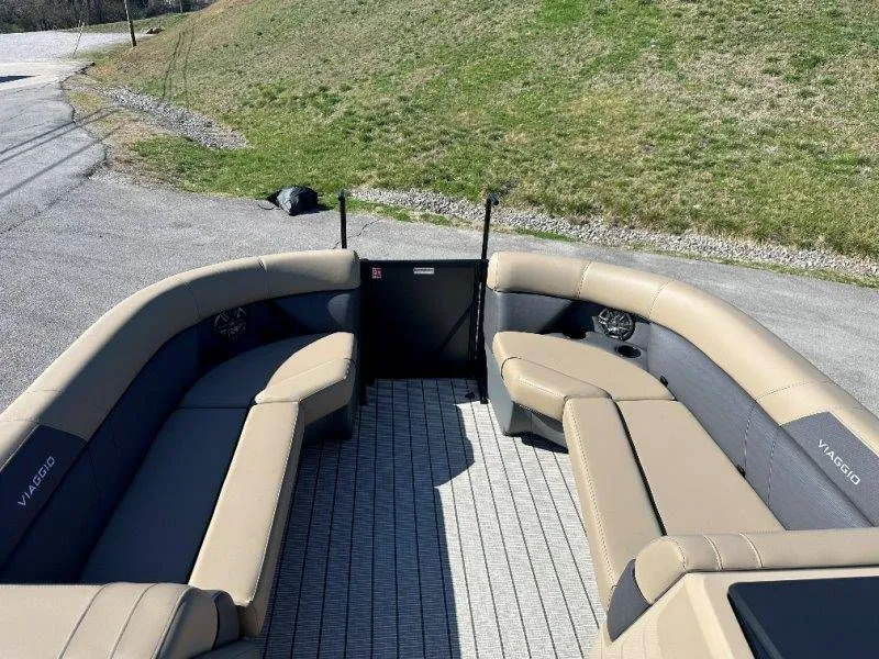 Slide: The Image of Viaggio Lago V22C 2026 - 23