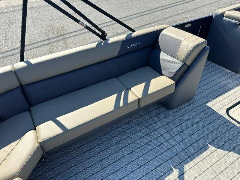 Slide: The Image of Viaggio Lago V22C 2026 - 27