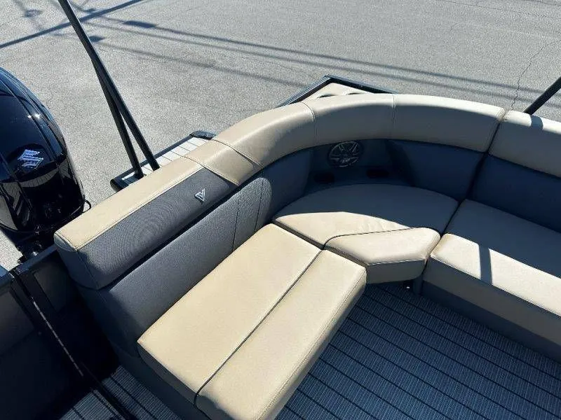 Slide: The Image of Viaggio Lago V22C 2026 - 31