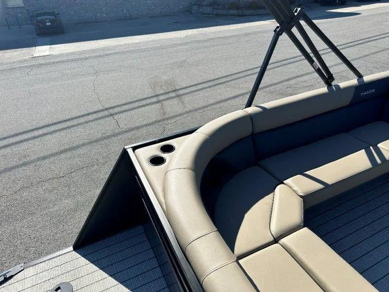 Slide: The Image of Viaggio Lago V22C 2026 - 33