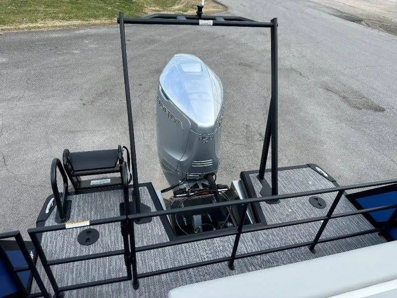 Slide: The Image of Viaggio Lago X24S 2026 - 24