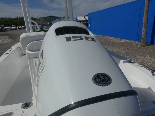 Slide: The Image of Sea Pro 202 Center Console 2026 - 10