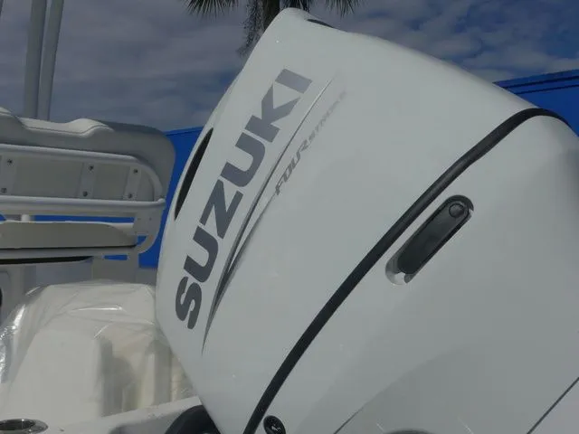 Slide: The Image of Sea Pro 202 Center Console 2026 - 11