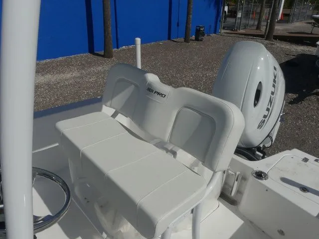 Slide: The Image of Sea Pro 202 Center Console 2026 - 18