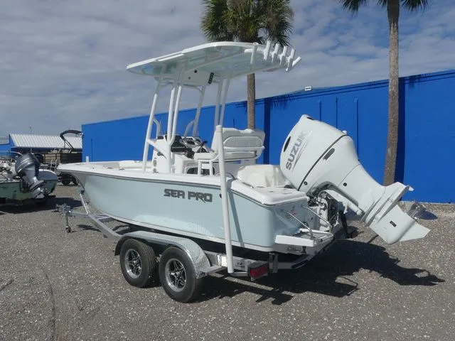 Slide: The Image of Sea Pro 202 Center Console 2026 - 6