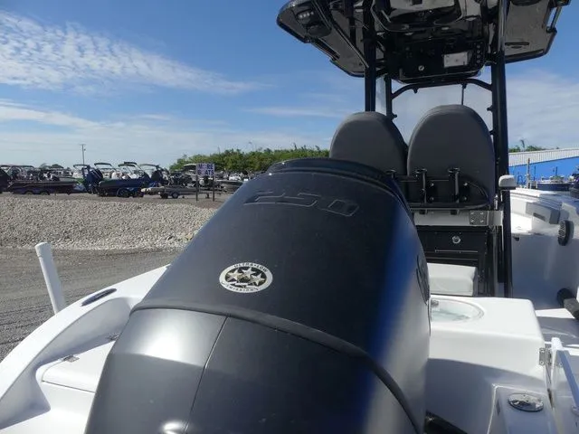 Slide: The Image of Sea Pro 222 Center Console 2026 - 10