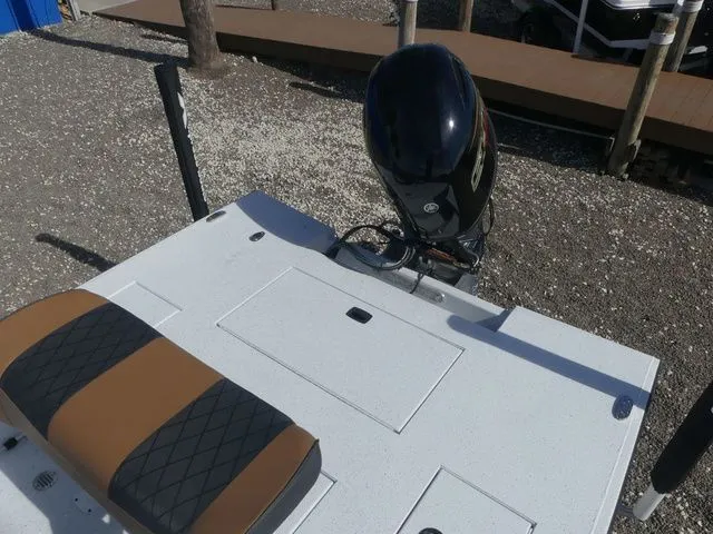 Slide: The Image of Xpress Skiff 185 2026 - 17