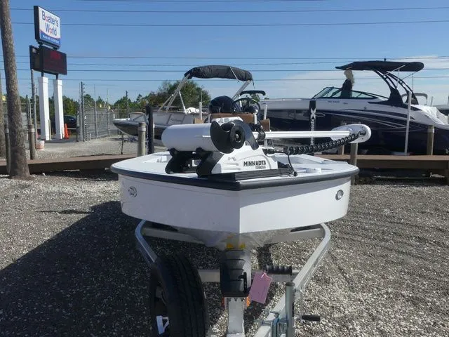 Slide: The Image of Xpress Skiff 185 2026 - 2