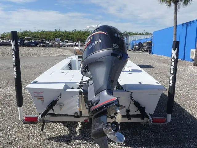 Slide: The Image of Xpress Skiff 185 2026 - 5