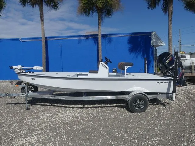 Slide: The Image of Xpress Skiff 185 2026 - 7