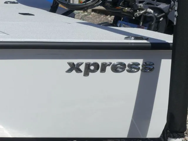 Slide: The Image of Xpress Skiff 185 2026 - 8