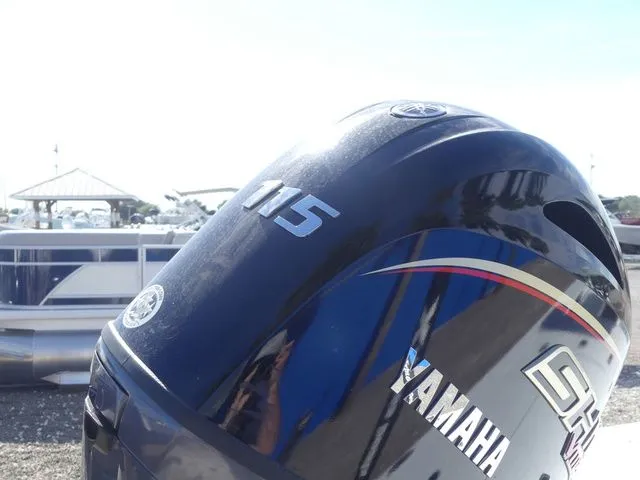 Slide: The Image of Xpress Skiff 185 2026 - 9