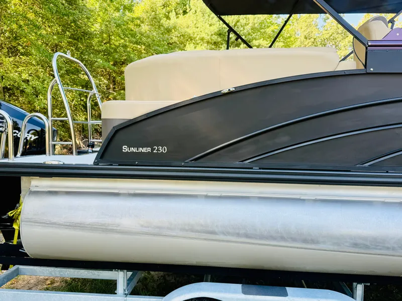 Slide: The Image of Harris Sunliner 230 2023 - 12