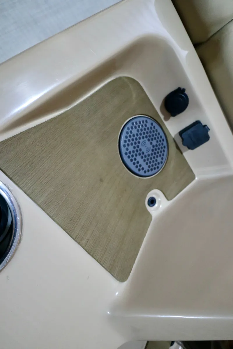 Slide: The Image of Harris Sunliner 230 2023 - 17