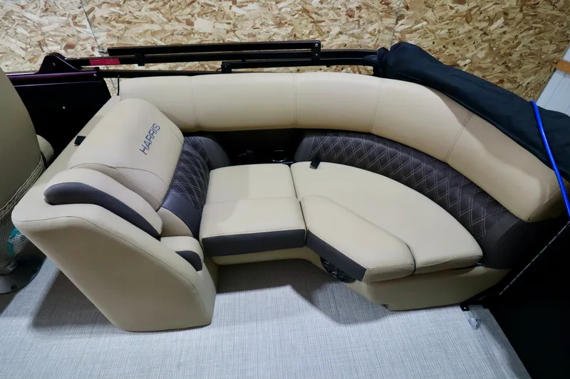 Slide: The Image of Harris Sunliner 230 2023 - 18