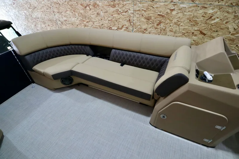 Slide: The Image of Harris Sunliner 230 2023 - 19