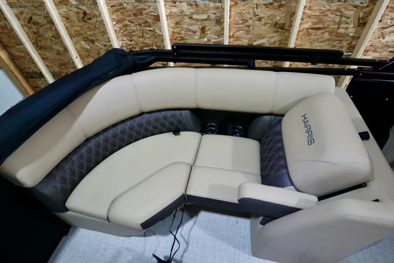 Slide: The Image of Harris Sunliner 230 2023 - 20