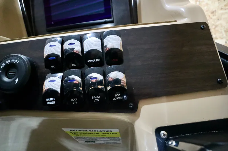 Slide: The Image of Harris Sunliner 230 2023 - 23