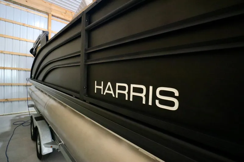 Slide: The Image of Harris Sunliner 230 2023 - 27