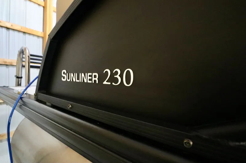 Slide: The Image of Harris Sunliner 230 2023 - 28