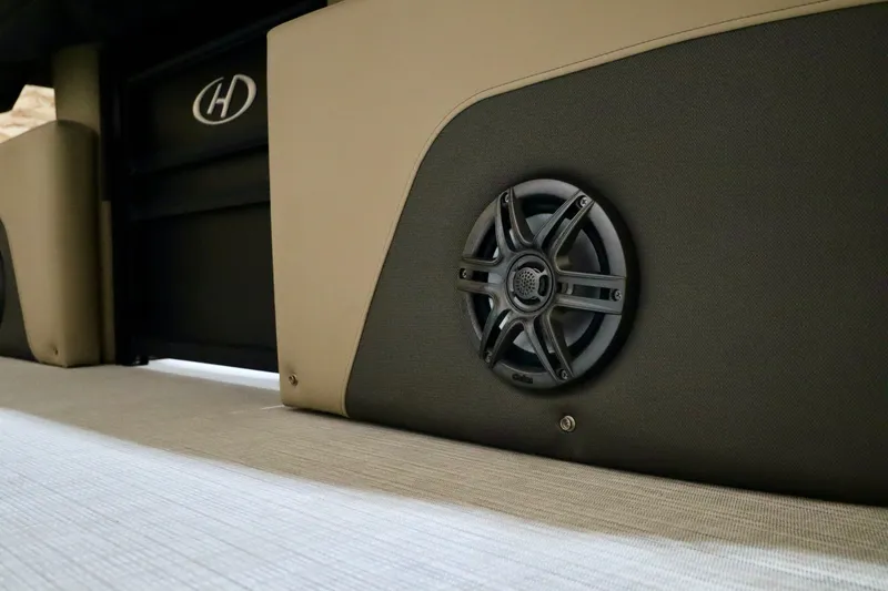 Slide: The Image of Harris Sunliner 230 2023 - 29