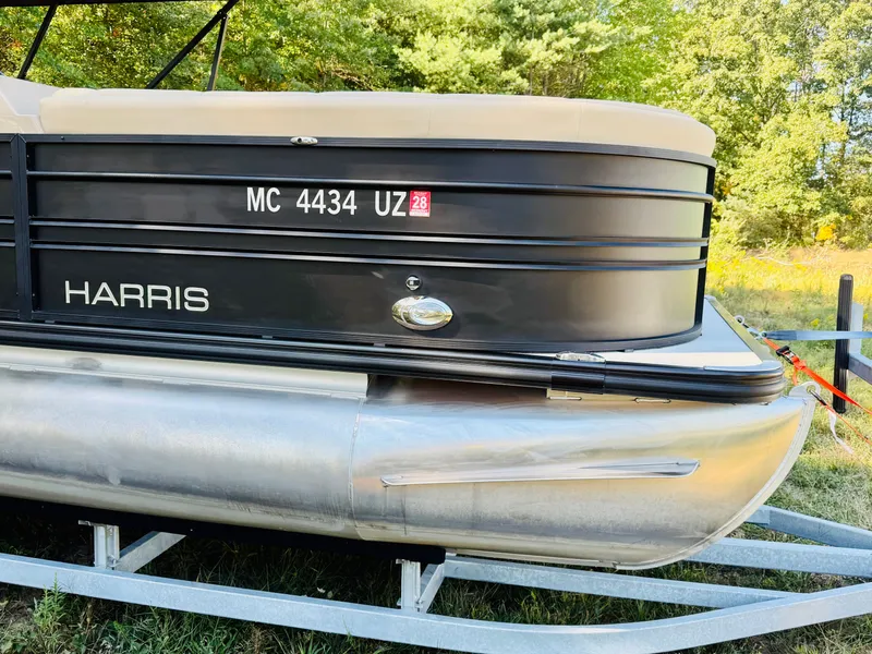 Slide: The Image of Harris Sunliner 230 2023 - 7