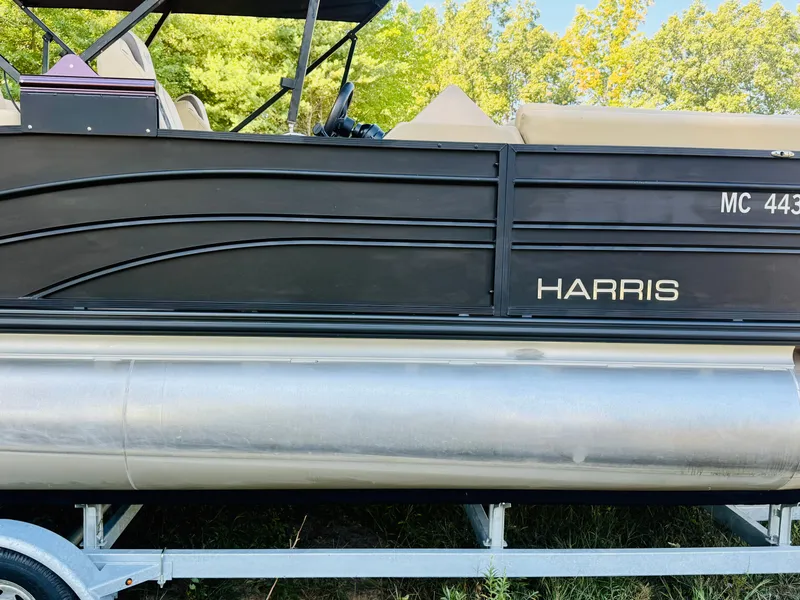 Slide: The Image of Harris Sunliner 230 2023 - 8