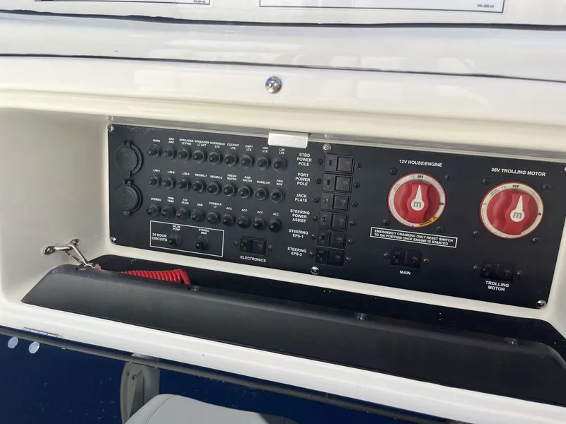 Slide: The Image of Pathfinder 2500 Hybrid 2026 - 15