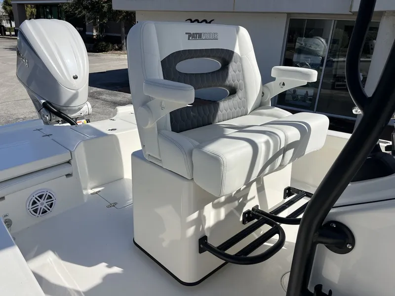 Slide: The Image of Pathfinder 2500 Hybrid 2026 - 20