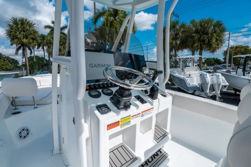 Slide: The Image of Sea Hunt Ultra 234 2026 - 14