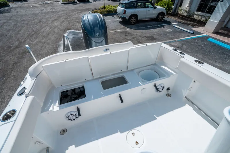 Slide: The Image of Sea Hunt Ultra 234 2026 - 11