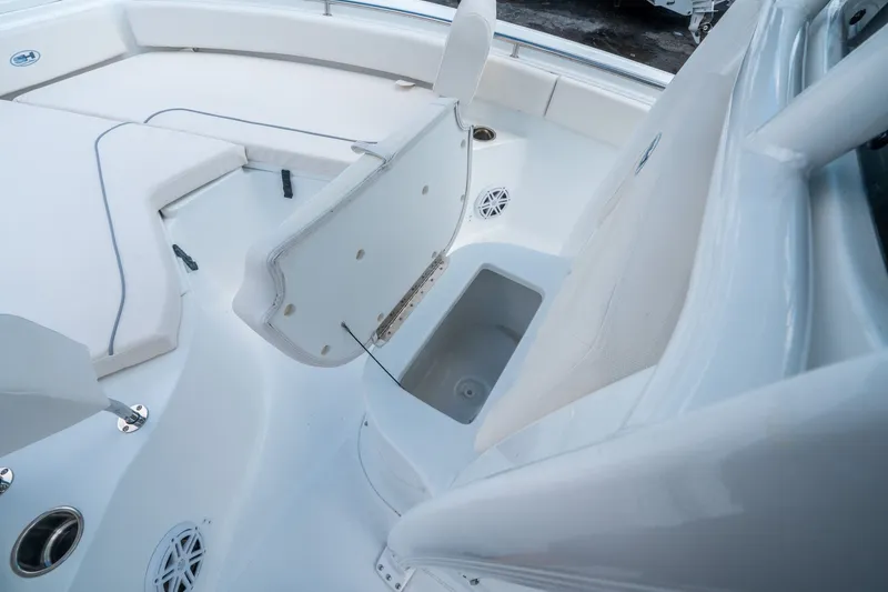 Slide: The Image of Sea Hunt Ultra 234 2026 - 23