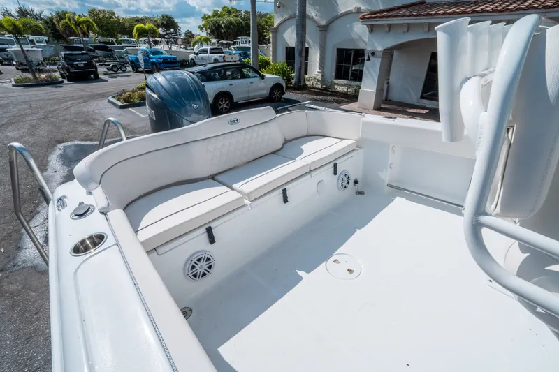 Slide: The Image of Sea Hunt Ultra 234 2026 - 10