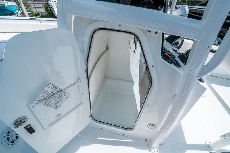 Slide: The Image of Sea Hunt Ultra 234 2026 - 17