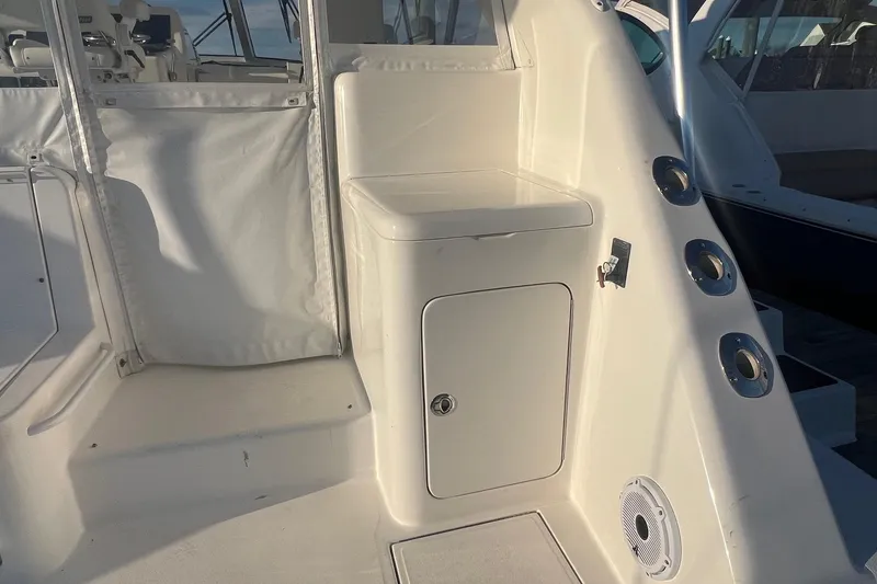 Slide: The Image of Cabo 44 Hardtop Express 2012 - 10