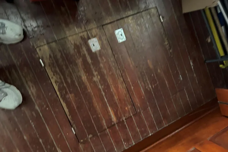 Slide: The Image of Aged wooden floor with hatch, Custom Cedar Craft, 1987 model. - 15