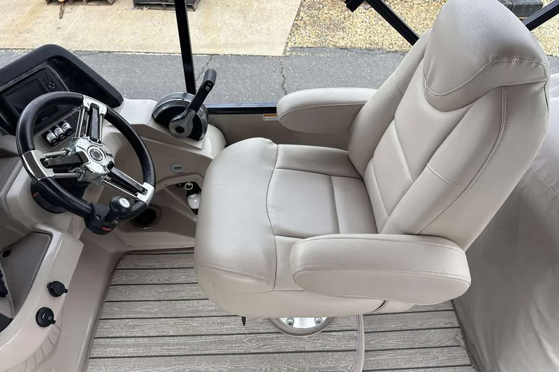 Slide: The Image of Captain's chair and steering wheel of 2018 Avalon 2385 EL boat. - 17