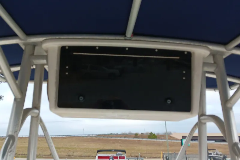 Slide: The Image of 2002 Sea Hunt Navigator 22 boat console with protective cover. - 12