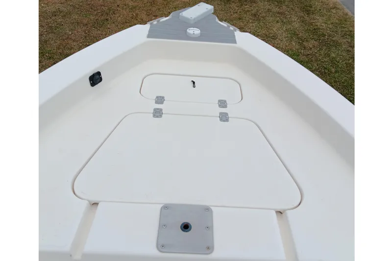 Slide: The Image of 2002 Sea Hunt Navigator 22 boat deck with storage compartments, viewed from above. - 14