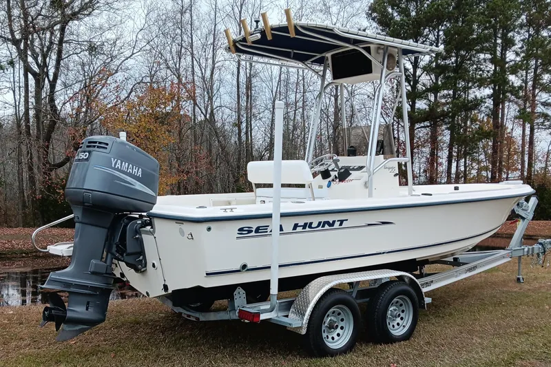Slide: The Image of 2002 Sea Hunt Navigator 22 boat on trailer with Yamaha outboard motor. - 3