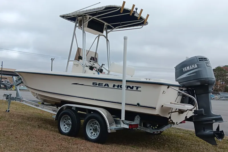 Slide: The Image of 2002 Sea Hunt Navigator 22 boat on trailer with Yamaha outboard motor. - 5