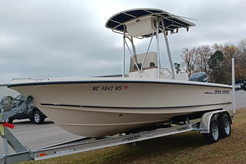 Slide: The Image of 2002 Sea Hunt Navigator 22 boat on trailer, side view, overcast sky. - 6