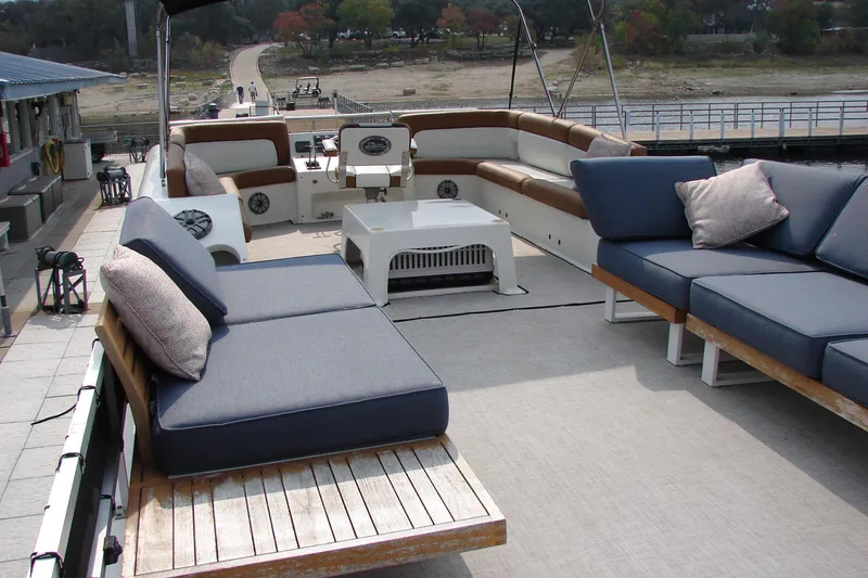 Slide: The Image of 1997 Gibson 47 Sport Houseboat with spacious deck and comfortable seating. - 26