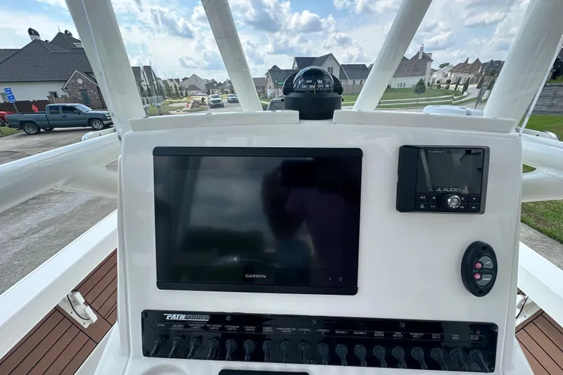 Slide: The Image of Pathfinder 2500 Hybrid 2021 boat dashboard with Garmin display and JL Audio system. - 16
