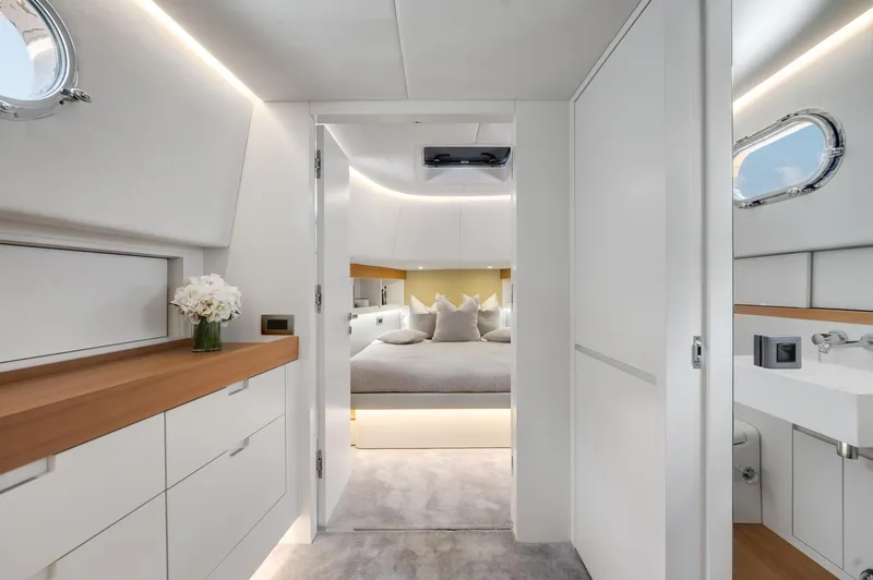 Slide: The Image of Alen Alen 55 2021 - 52