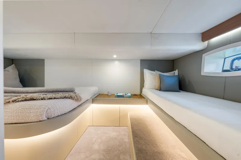 Slide: The Image of Alen Alen 55 2021 - 53