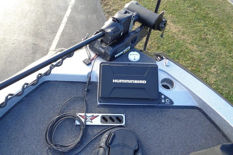 Slide: The Image of 2022 Vexus DVX22 boat deck with Humminbird electronics and Minn Kota trolling motor. - 14